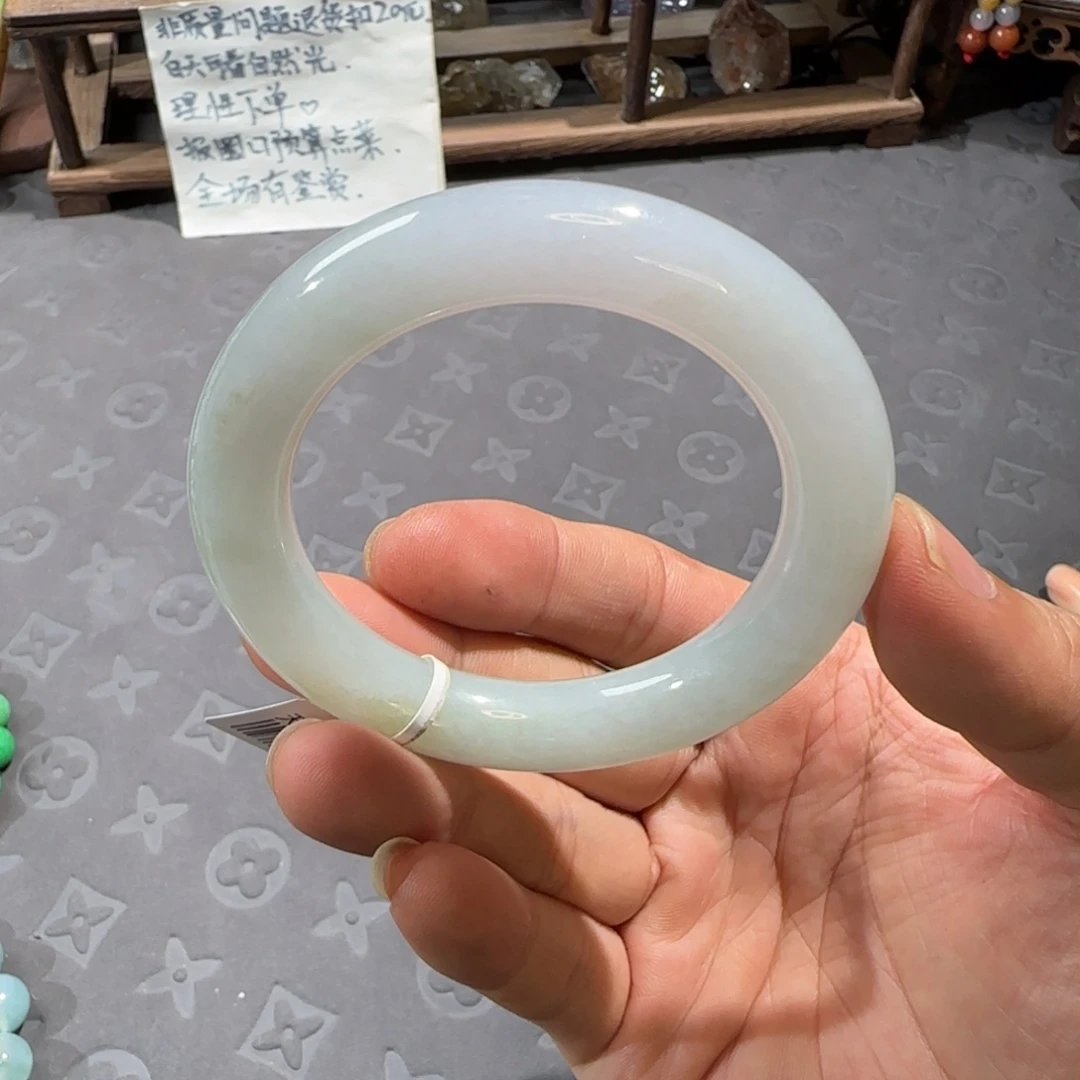 翡翠未镶嵌手镯52.8圆条
