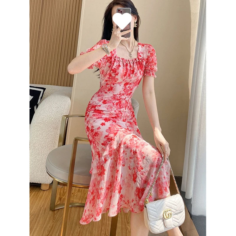 碎花连衣裙女2025夏季新款法式气质别致漂亮收腰温柔高级感鱼尾裙