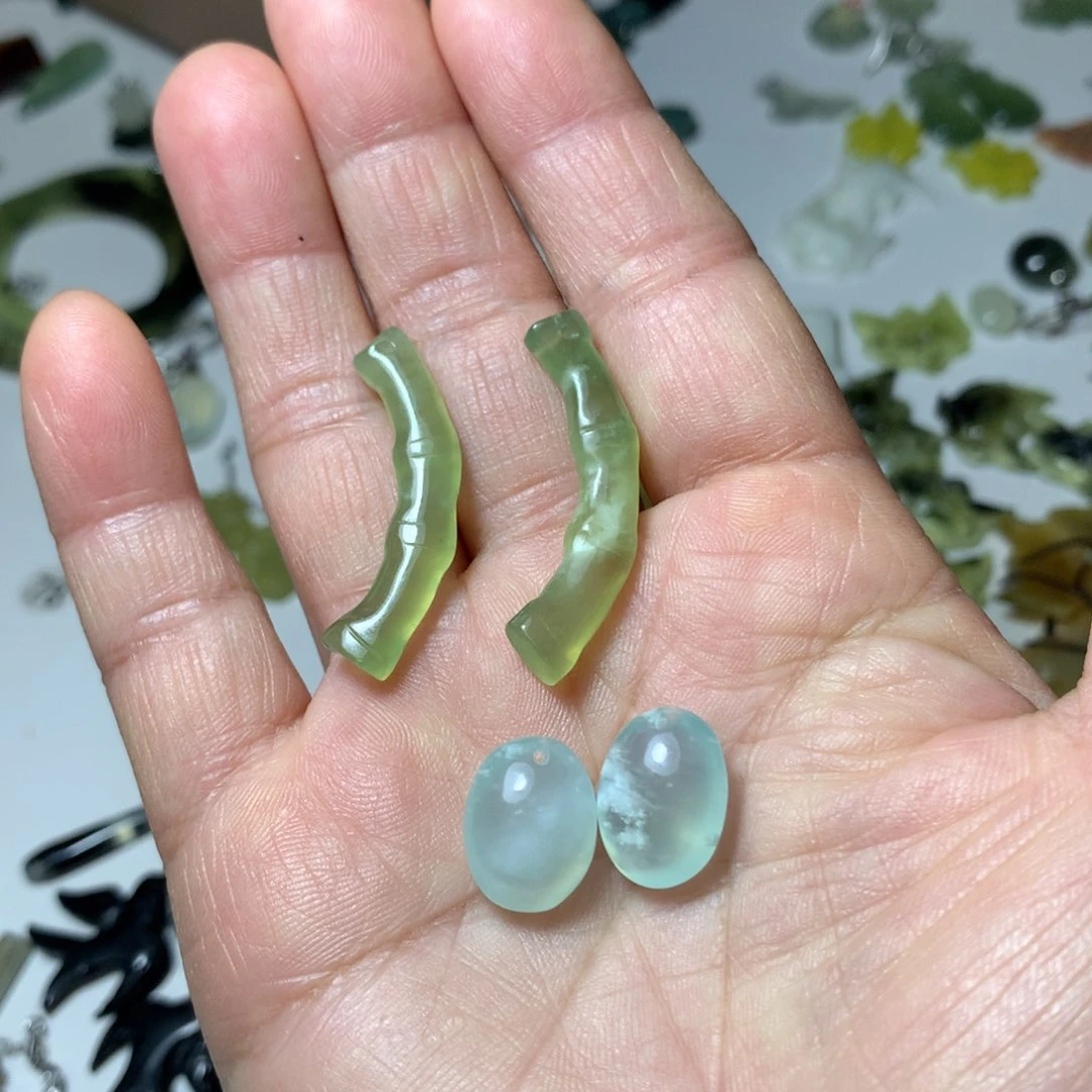 蛇纹石玉耳饰未镶嵌花*