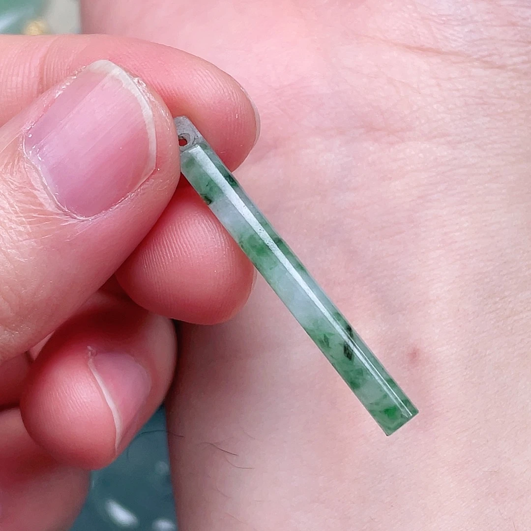 翡翠未镶嵌颈饰吊坠