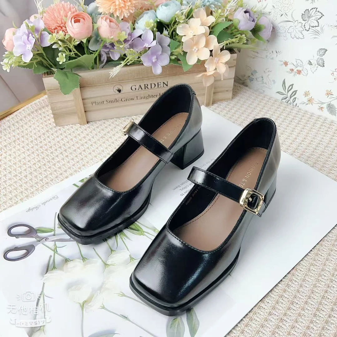 8586  新款时尚气质百搭粗跟方头单鞋