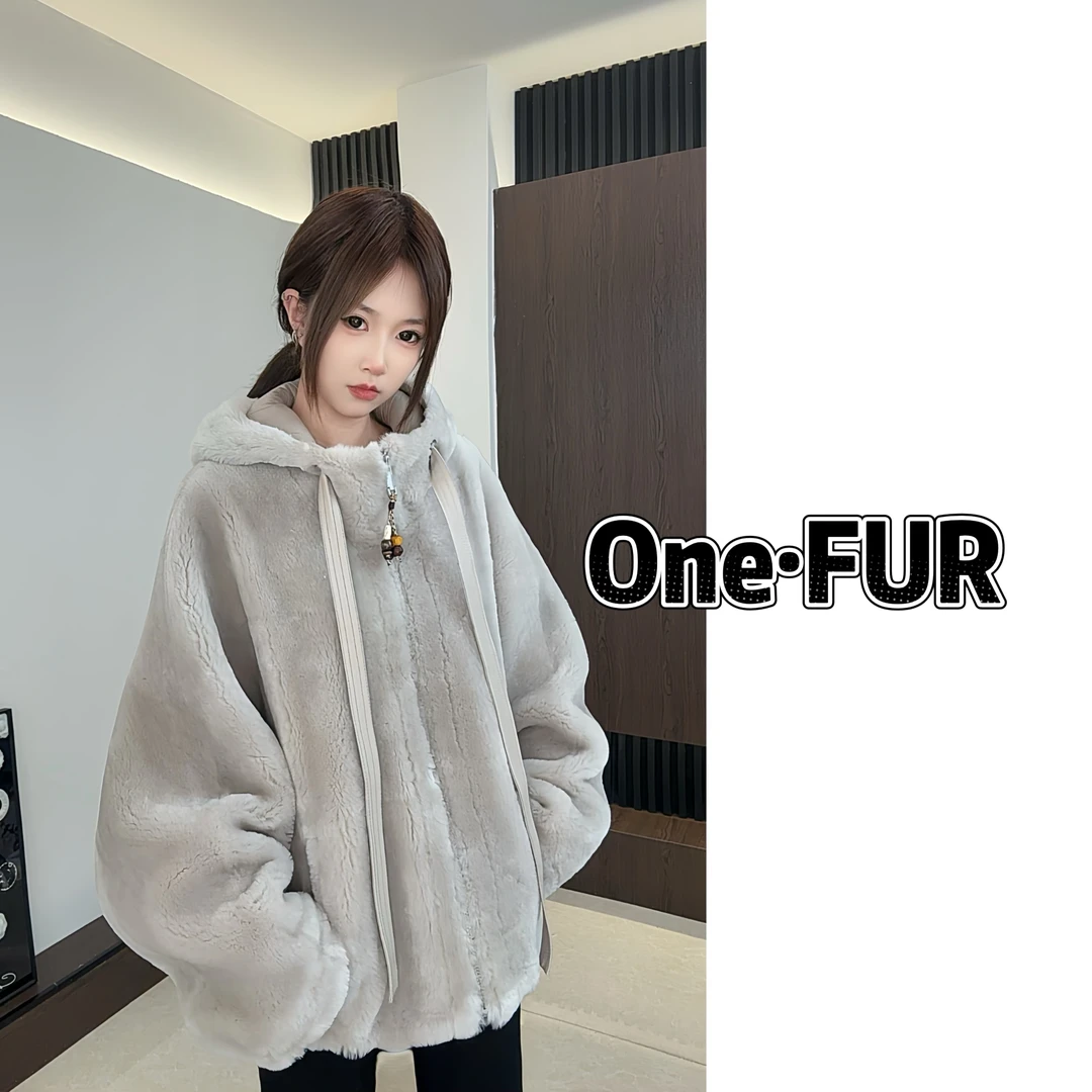 【YT】“森之童话”连帽蝙蝠袖短款美丽奴羊皮毛一体外套女