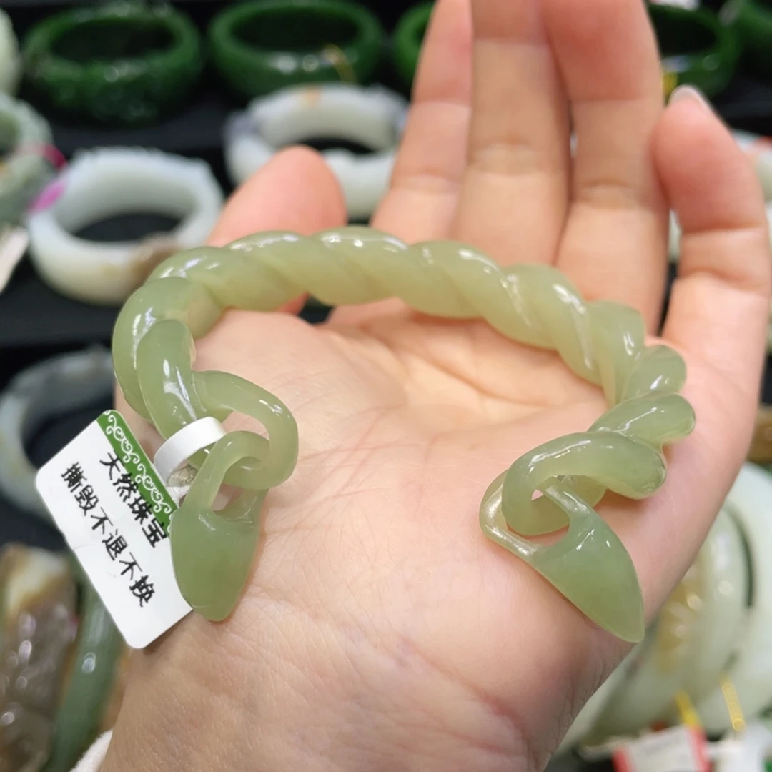 未镶嵌手镯和田玉82