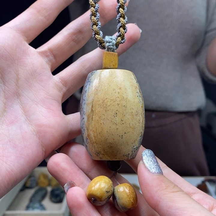 岫岩河磨玉（透闪石质玉）颈饰未镶嵌