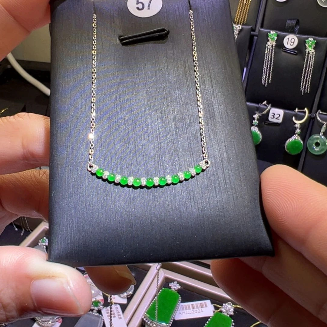 翡翠18K金镶嵌颈饰套链