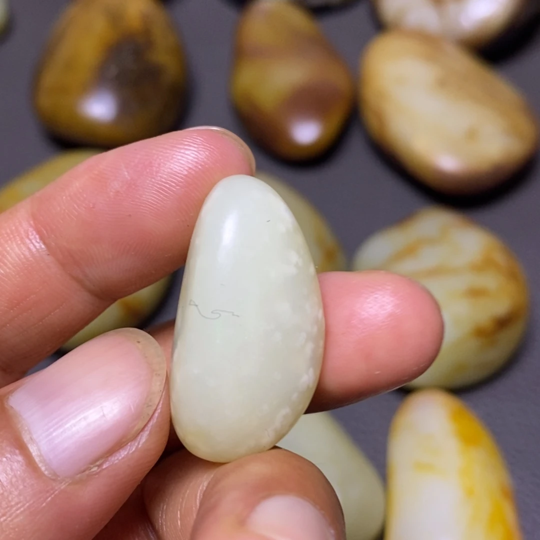 未镶嵌和田玉（糖玉）挂件