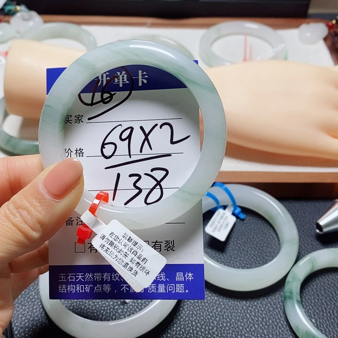 未镶嵌手镯石英质玉柠*