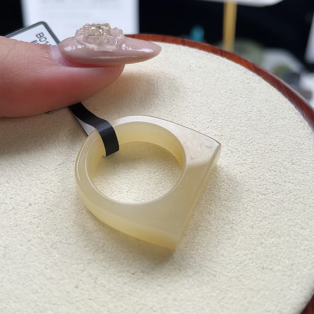 和田玉未镶嵌戒指P54金山糖马鞍15不退换