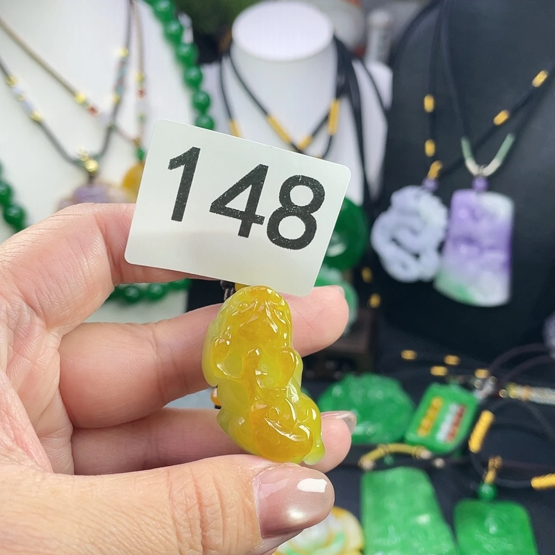 翡翠未镶嵌吊坠(赠链)