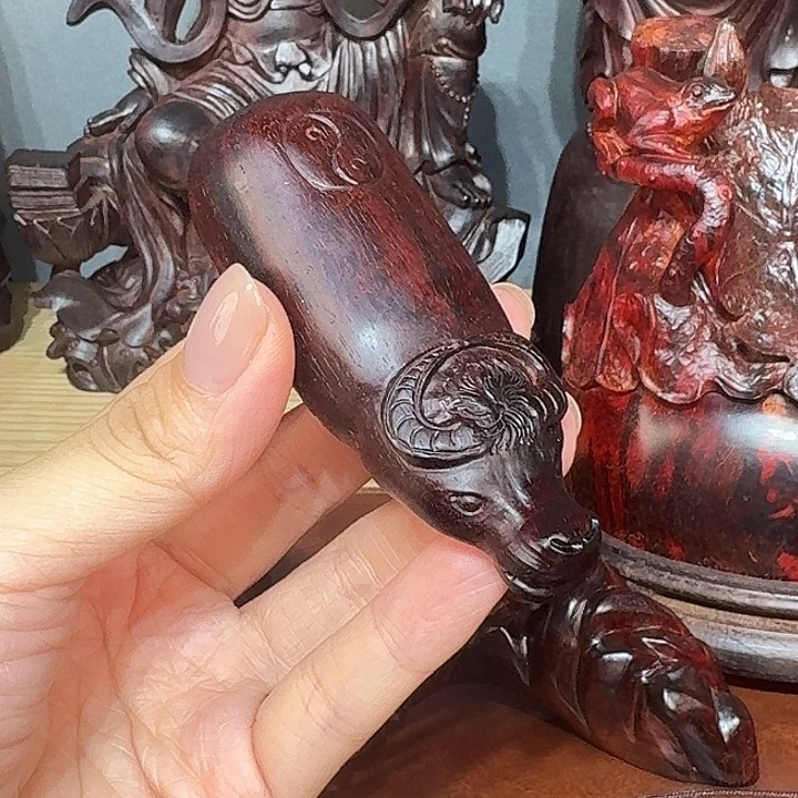 小叶紫檀扭转乾坤 手把件