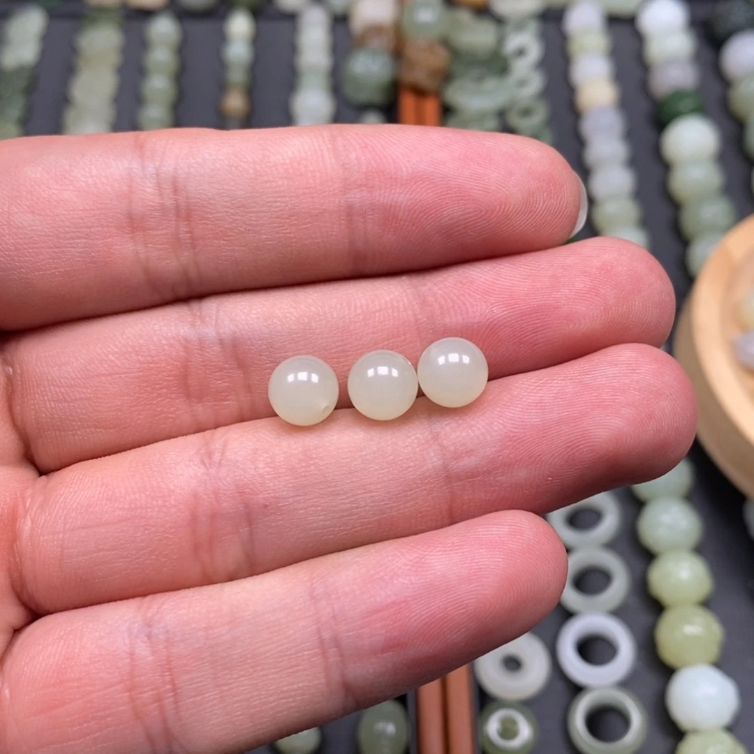 (***)和田玉未镶嵌颈饰