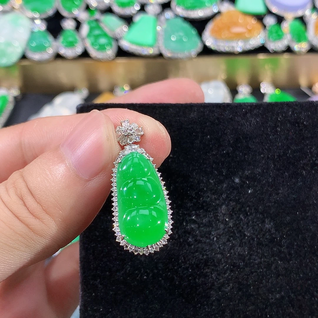 翡翠18K金镶嵌颈饰