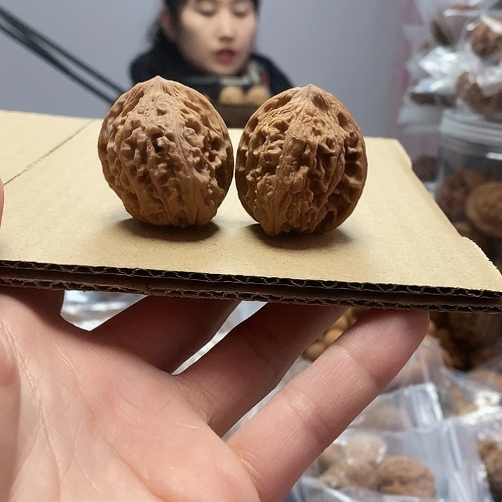 文玩核桃把件34红锦鲤