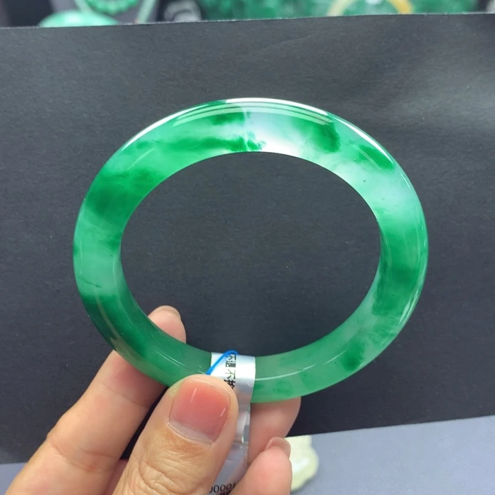 归***水石英质玉未镶嵌手镯