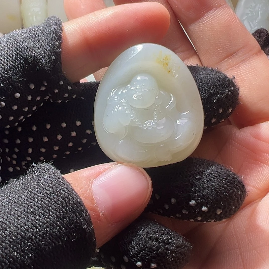 ****儿和田玉未镶嵌颈饰