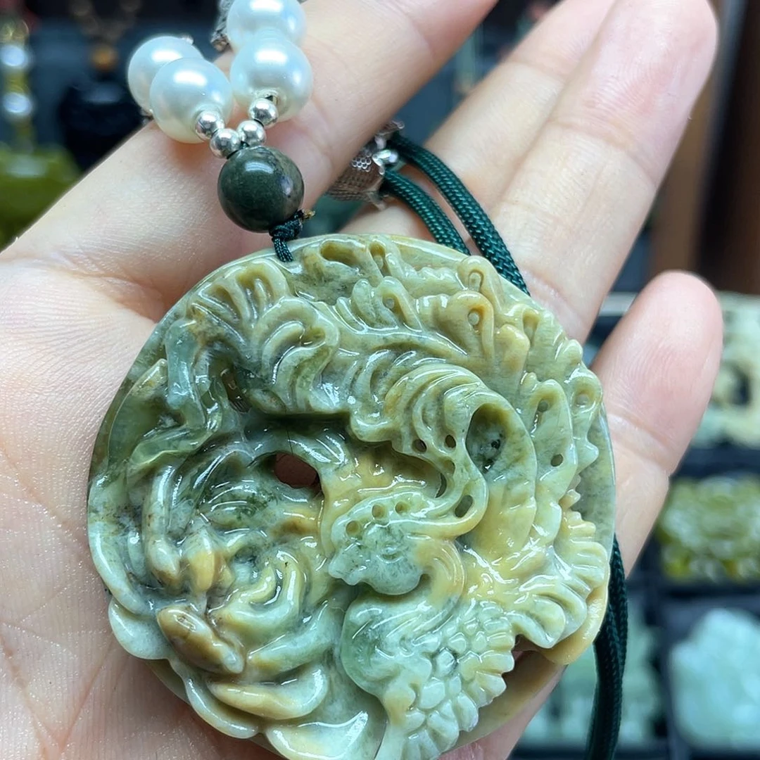 蛇纹石玉未镶嵌颈饰