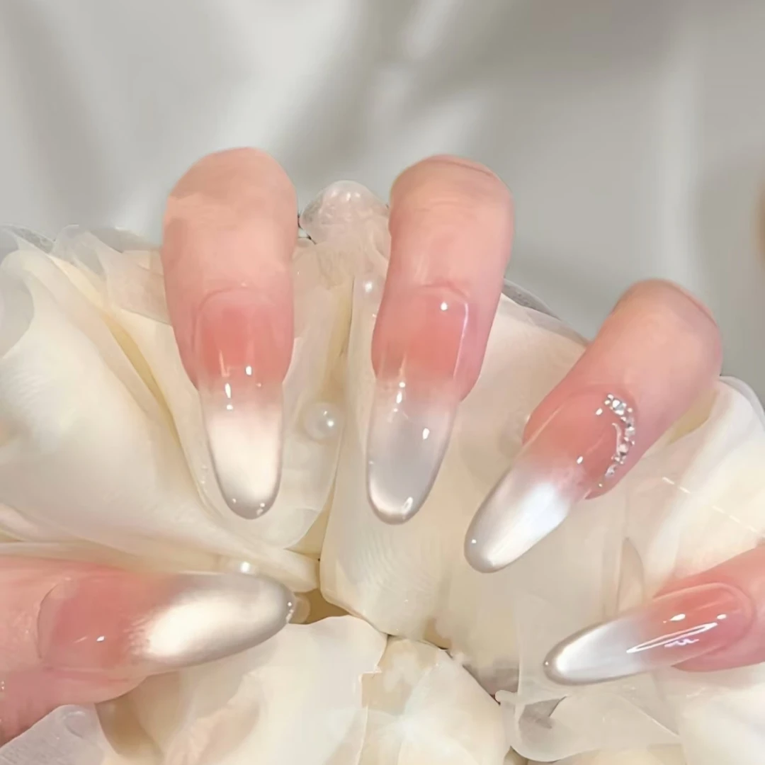 白月光 长杏仁猫眼穿戴甲手工高级感轻奢美甲贴片渐变新款美甲