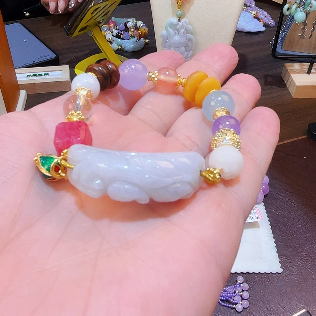 翡翠颈饰未镶嵌手牌