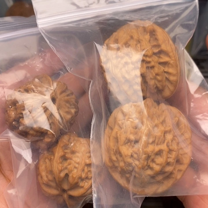 吊坠文玩核桃哎**！两队核桃