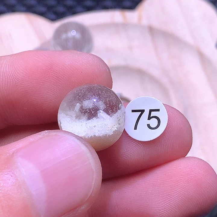 未镶嵌颈饰水晶远**。