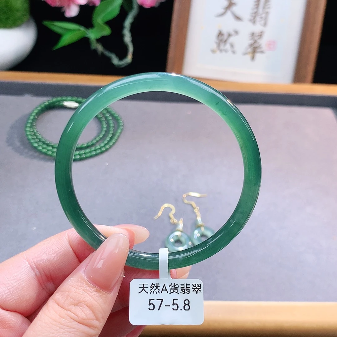 未镶嵌手镯（圆镯）翡翠