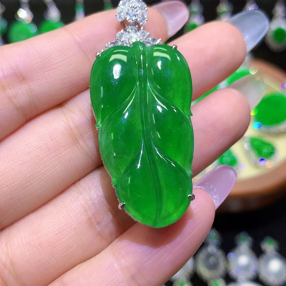 翡翠18K金镶嵌颈饰高冰