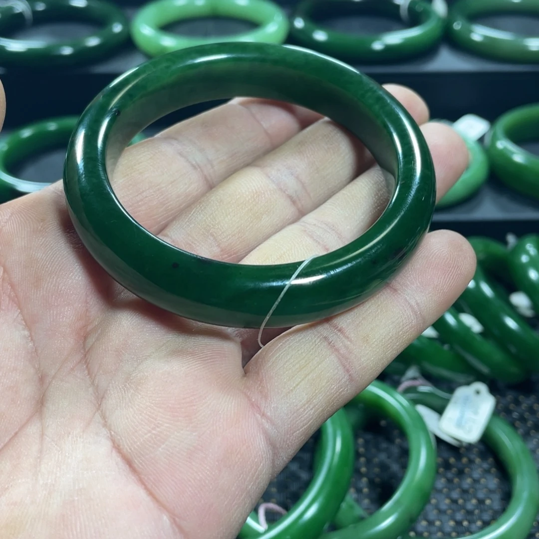 和田玉（碧玉）未镶嵌手镯