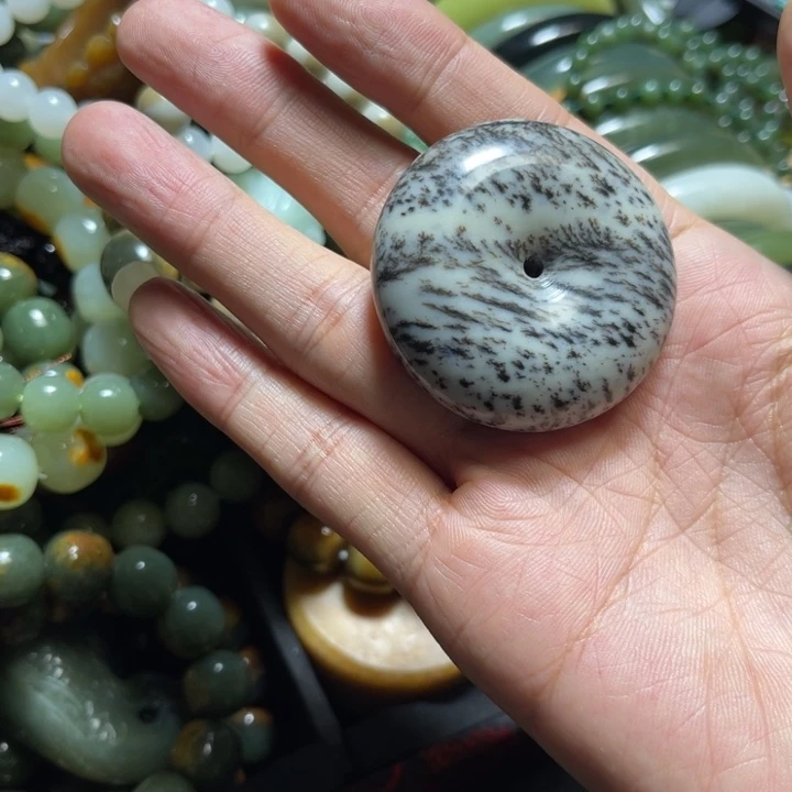 岫岩河磨玉（透闪石质玉）未镶嵌颈饰