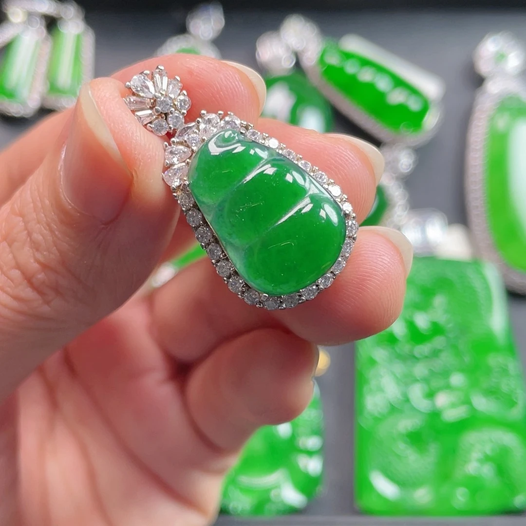 吊坠(不含链)未镶嵌翡翠