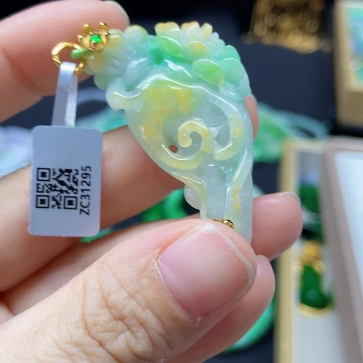 翡翠未镶嵌颈饰吊坠