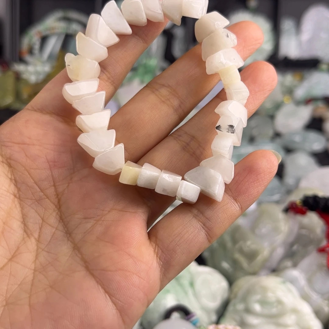 吊坠(不含链)未镶嵌翡翠瑕疵