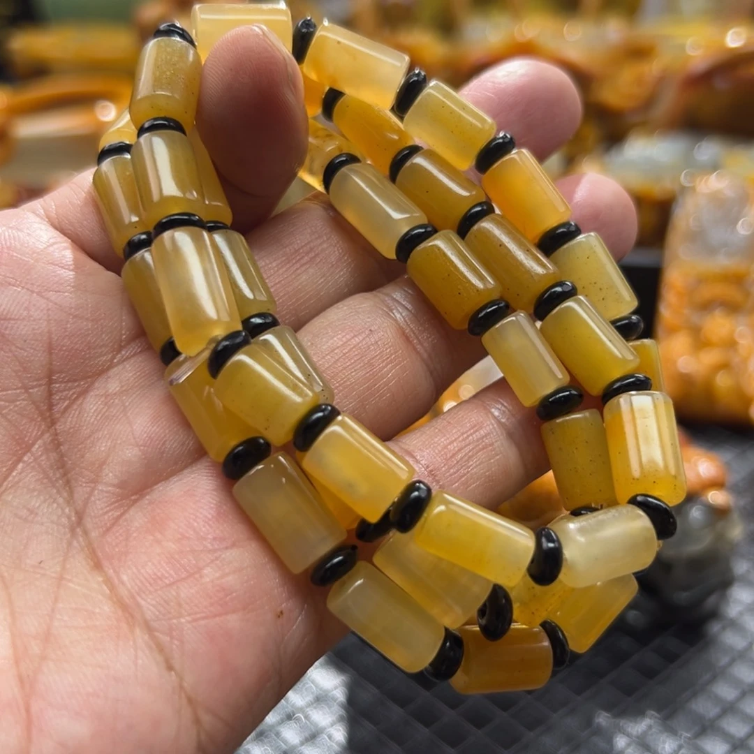 石英质玉未镶嵌颈饰