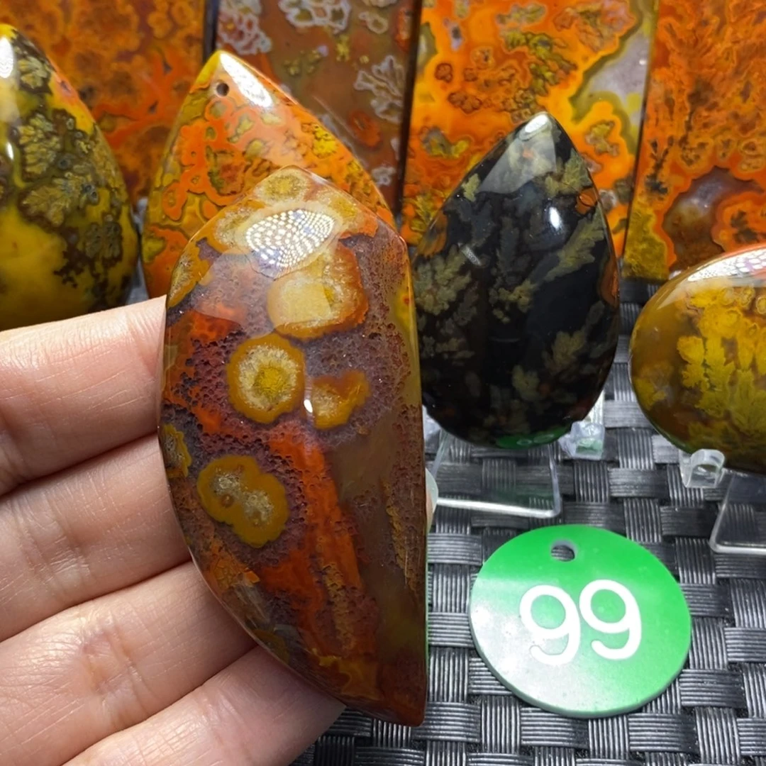 未镶嵌颈饰玛瑙/玉髓宝*