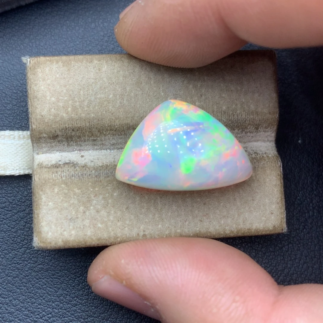 未镶嵌欧泊裸石13ct