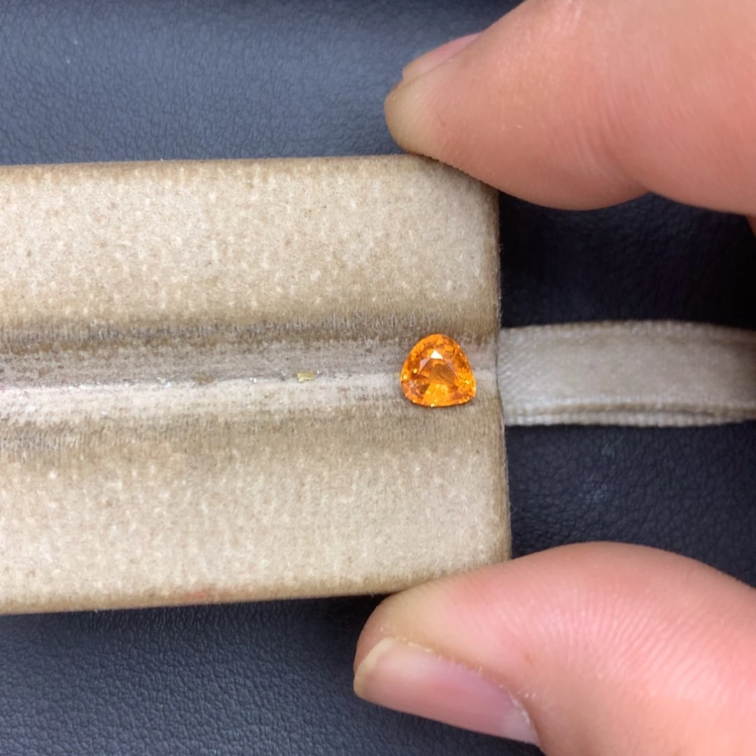 未镶嵌裸石石榴石雄0.8ct