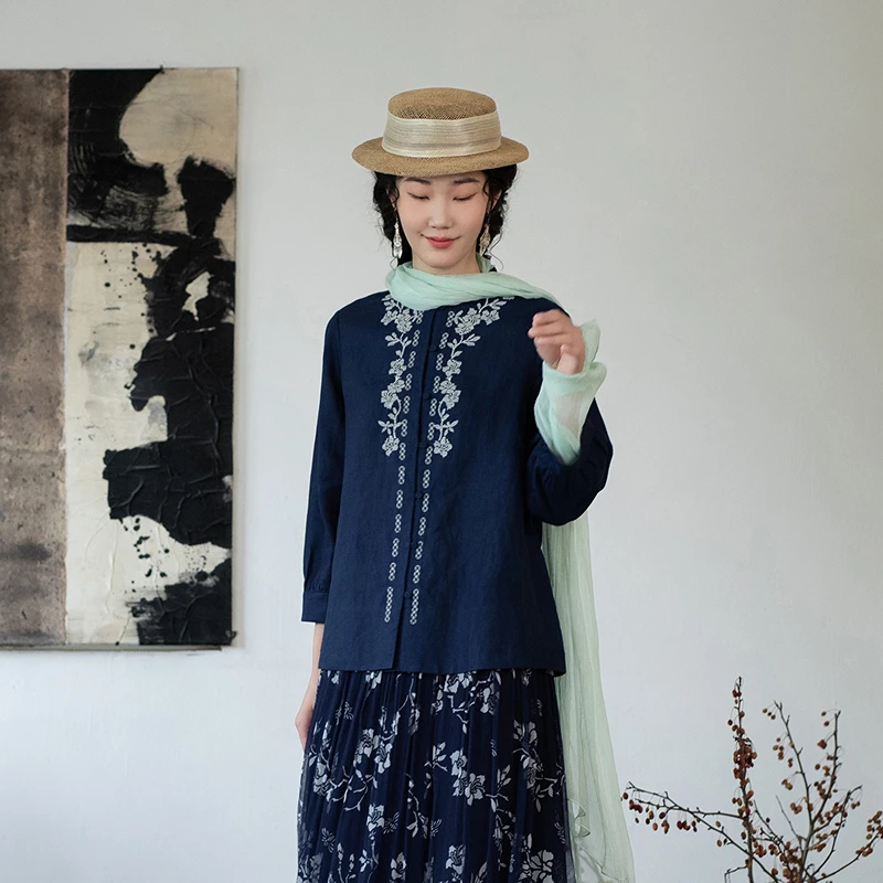 生活在左亚麻绣花衬衣优雅绣花多色新中式2025春季新品长袖上衣女