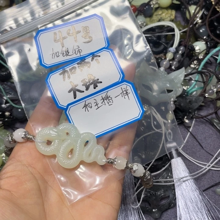 蛇纹石玉颈饰合金好****