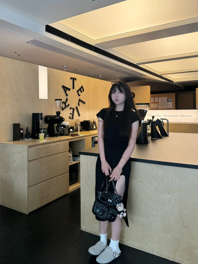 黑色针织连衣裙显瘦修身设计感褶皱小众性感开叉包臀裙中长款裙子