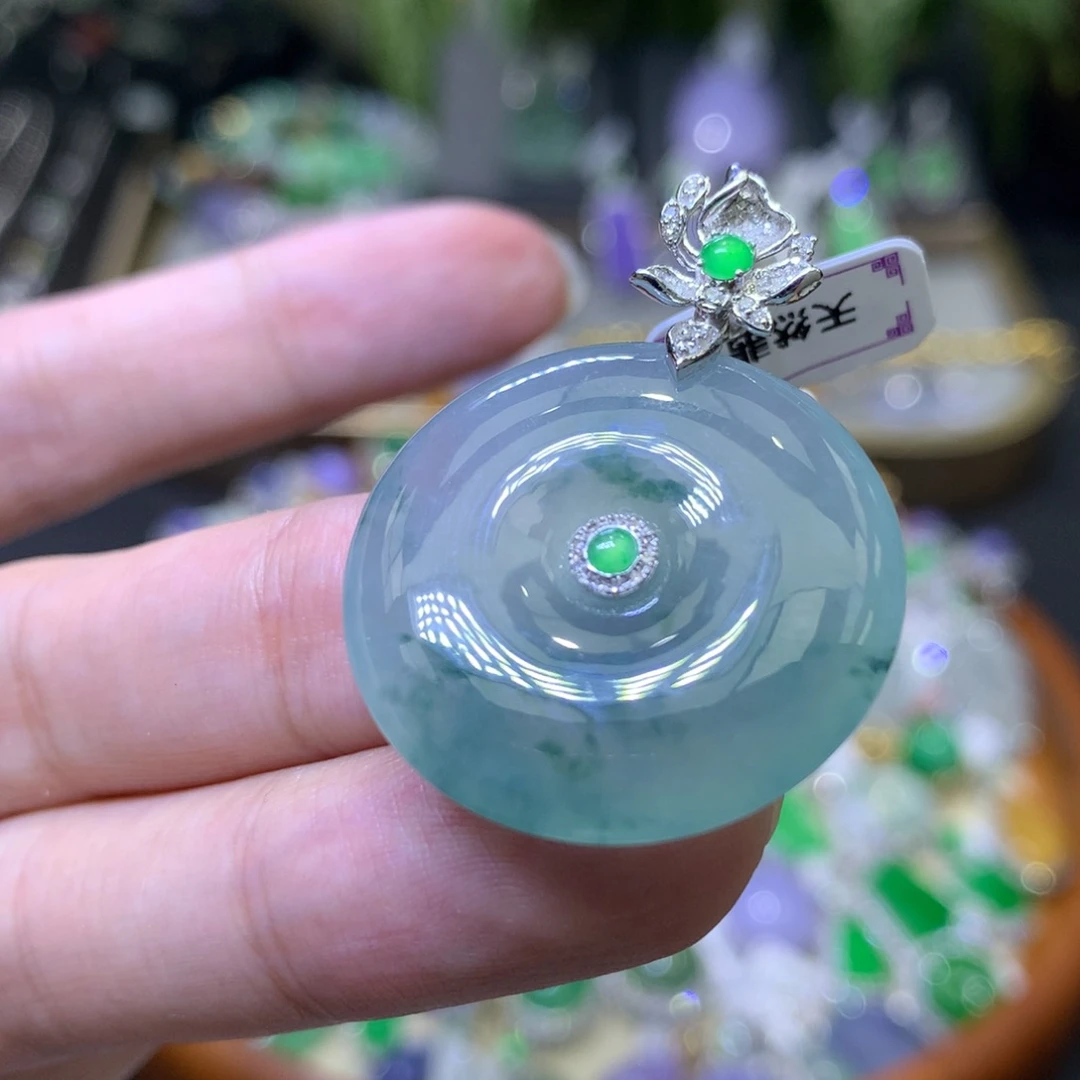 颈饰18K金镶嵌翡翠