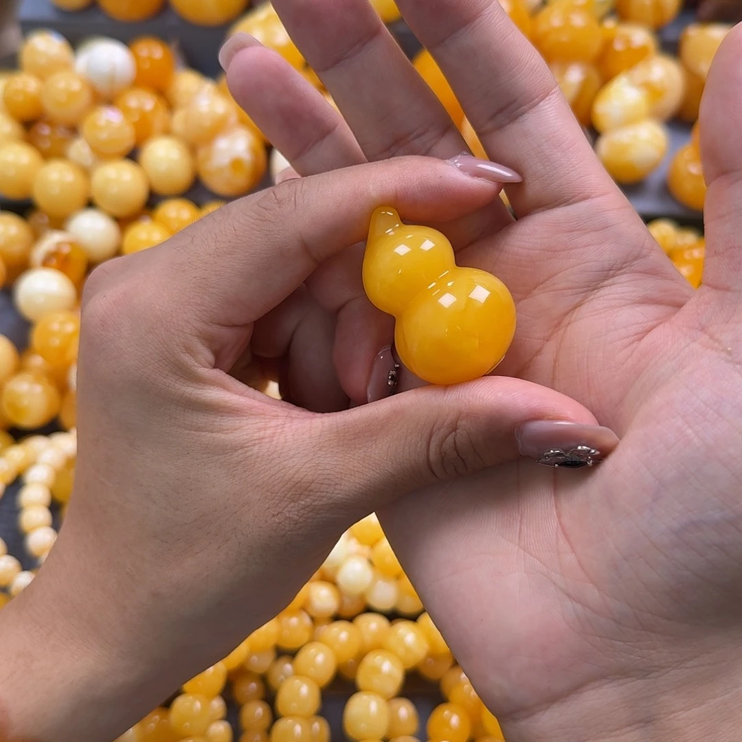 蜜蜡未镶嵌珠宝奇石