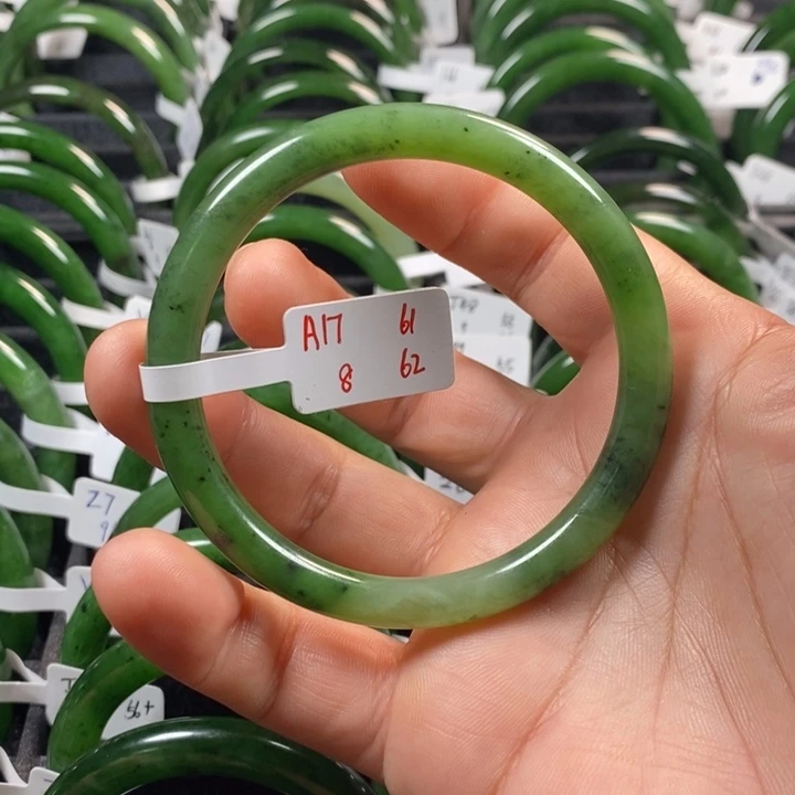 和田玉（碧玉）手镯未镶嵌61+