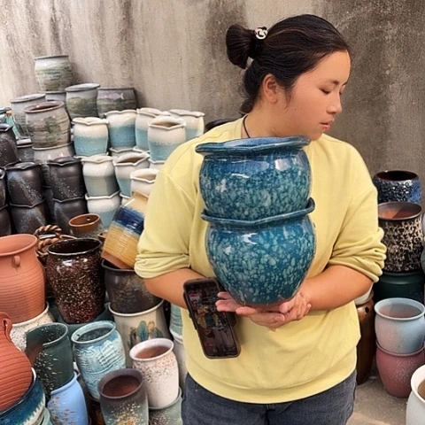 口20高18瑕疵两个盆。