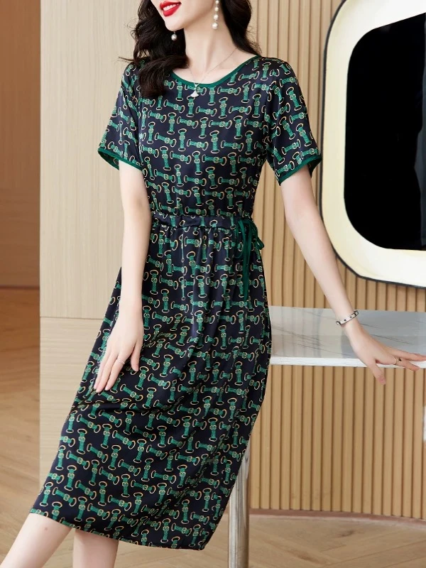 2025夏季新款绿色链条春夏新款圆领收腰显瘦高级连衣裙女装连衣裙