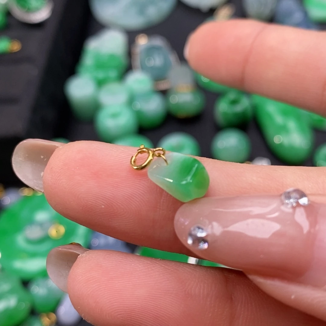 翡翠颈饰18K金镶嵌翡翠