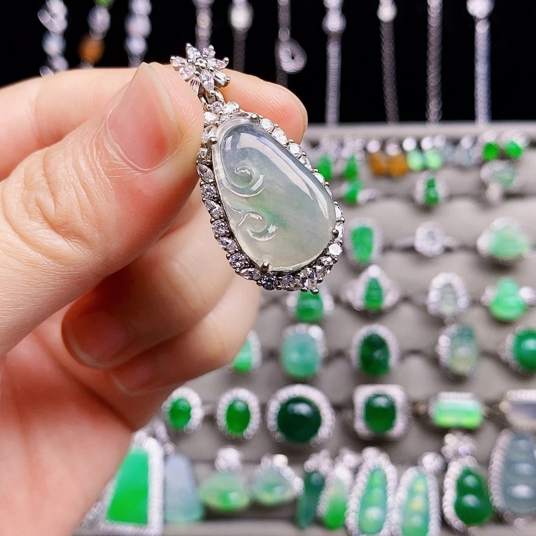 颈饰银S925镶嵌翡翠如意