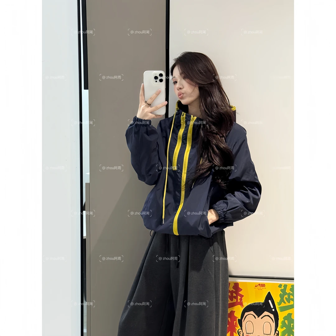 新款高级感时尚连帽冲锋衣外套女宽松减龄上衣