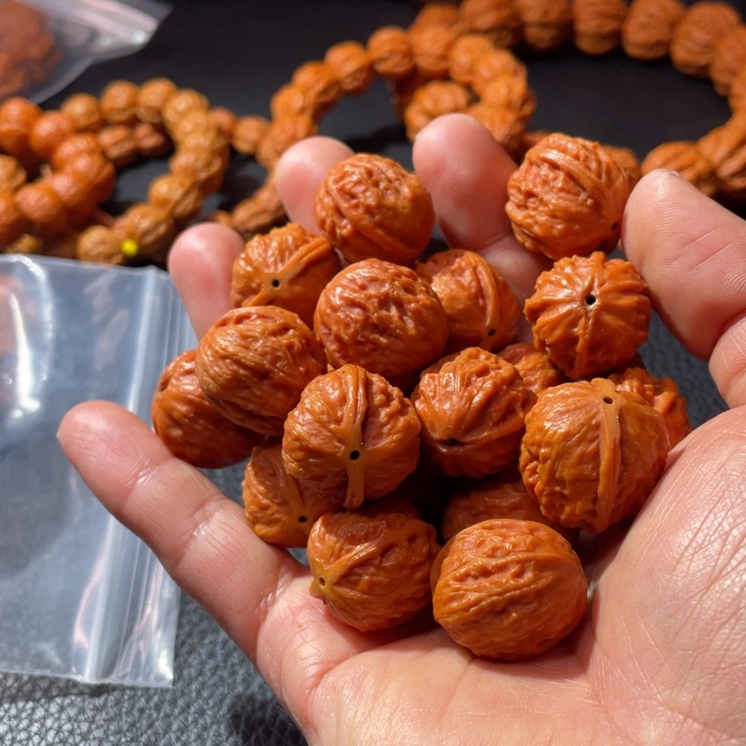 文玩核桃手串送礼物