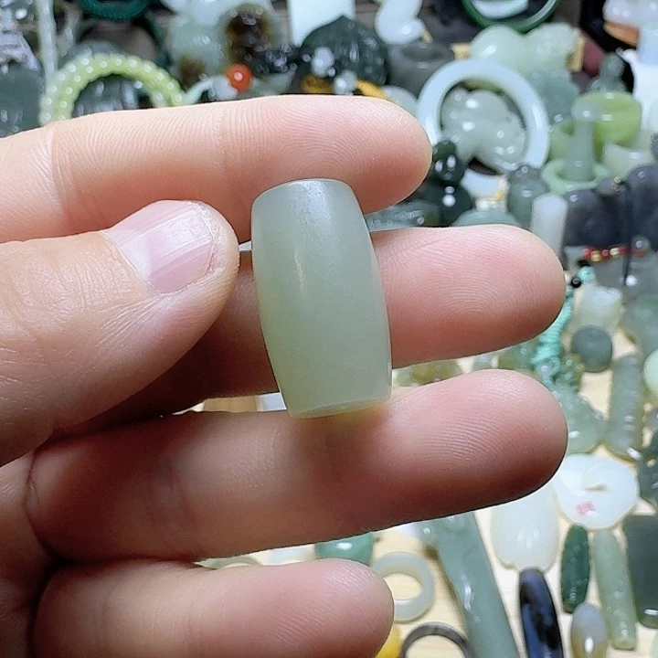 和田玉（青玉）未镶嵌珠宝奇石