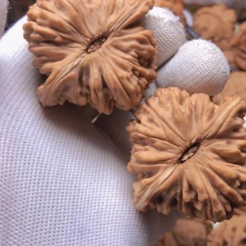 【闪购商品】桃核吊坠我**人四座楼狮子头