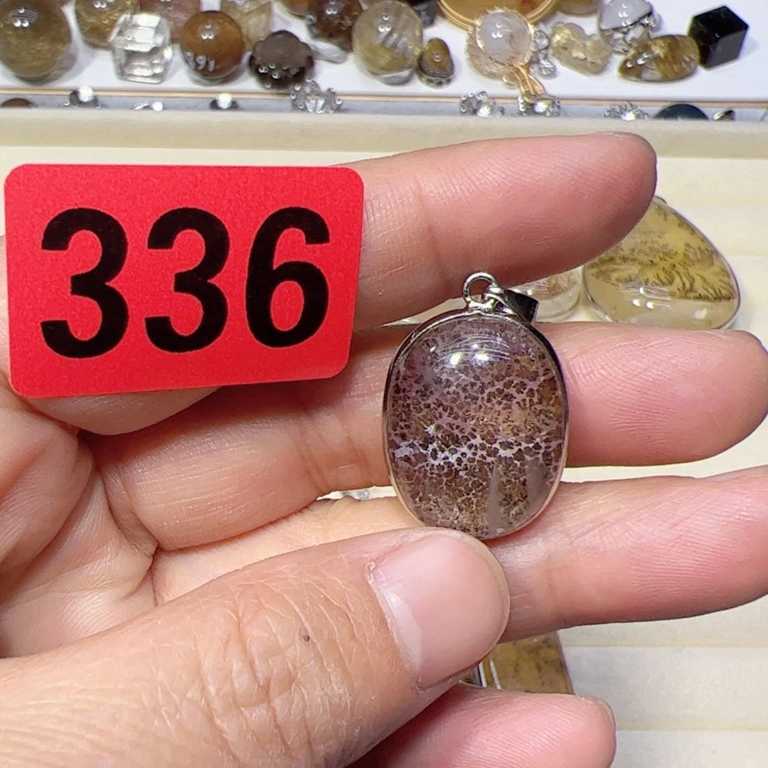 水晶颈饰未镶嵌实****?天然